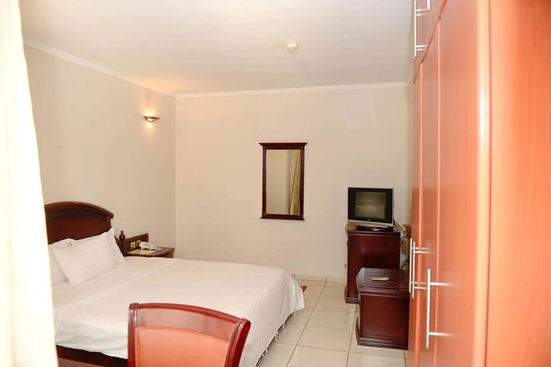 Room in B&B - Have a Great Vacational Experience by Staying in This Nobilis Double Room