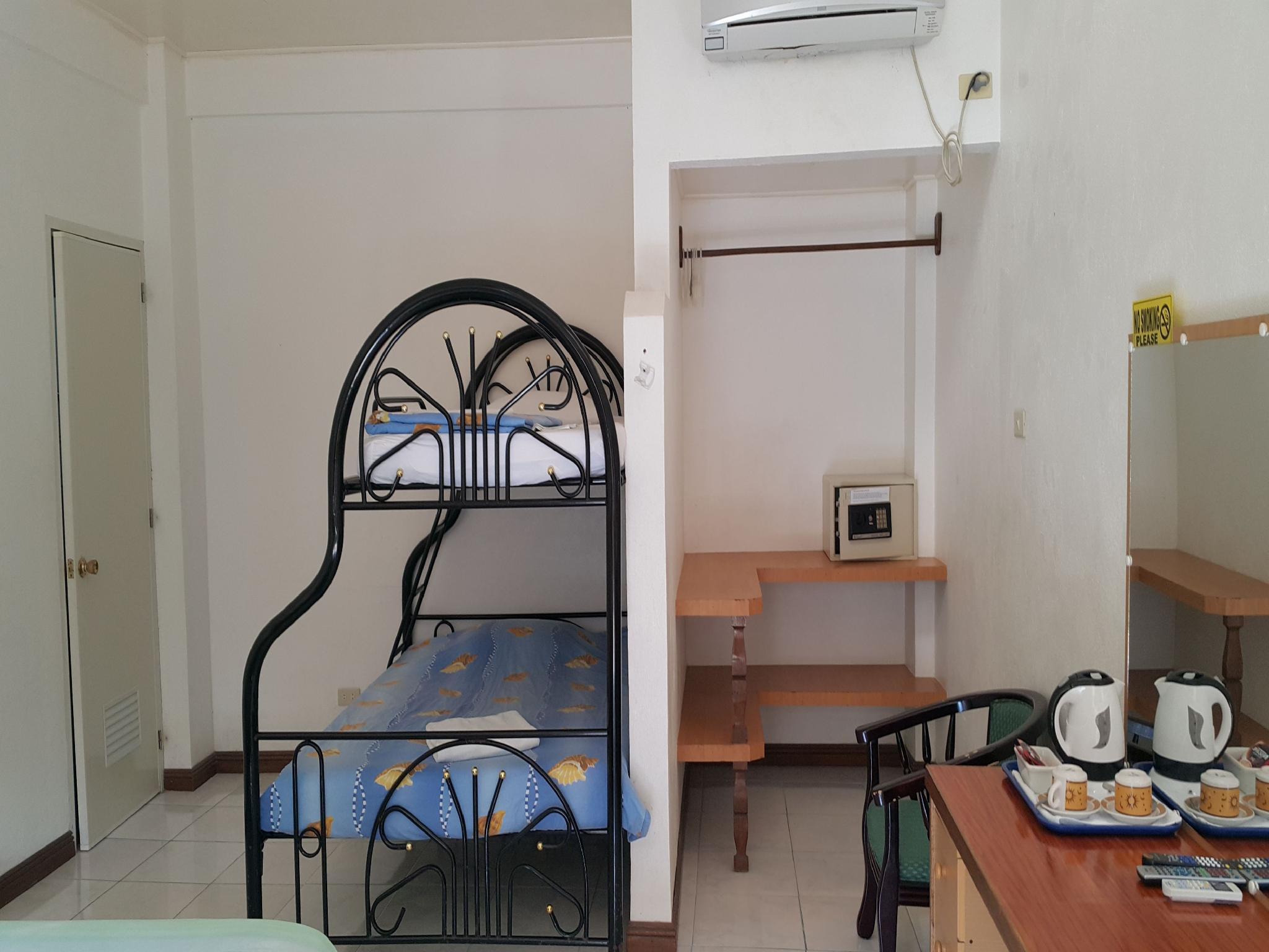 Lalaguna Beach Club & Dive Centre