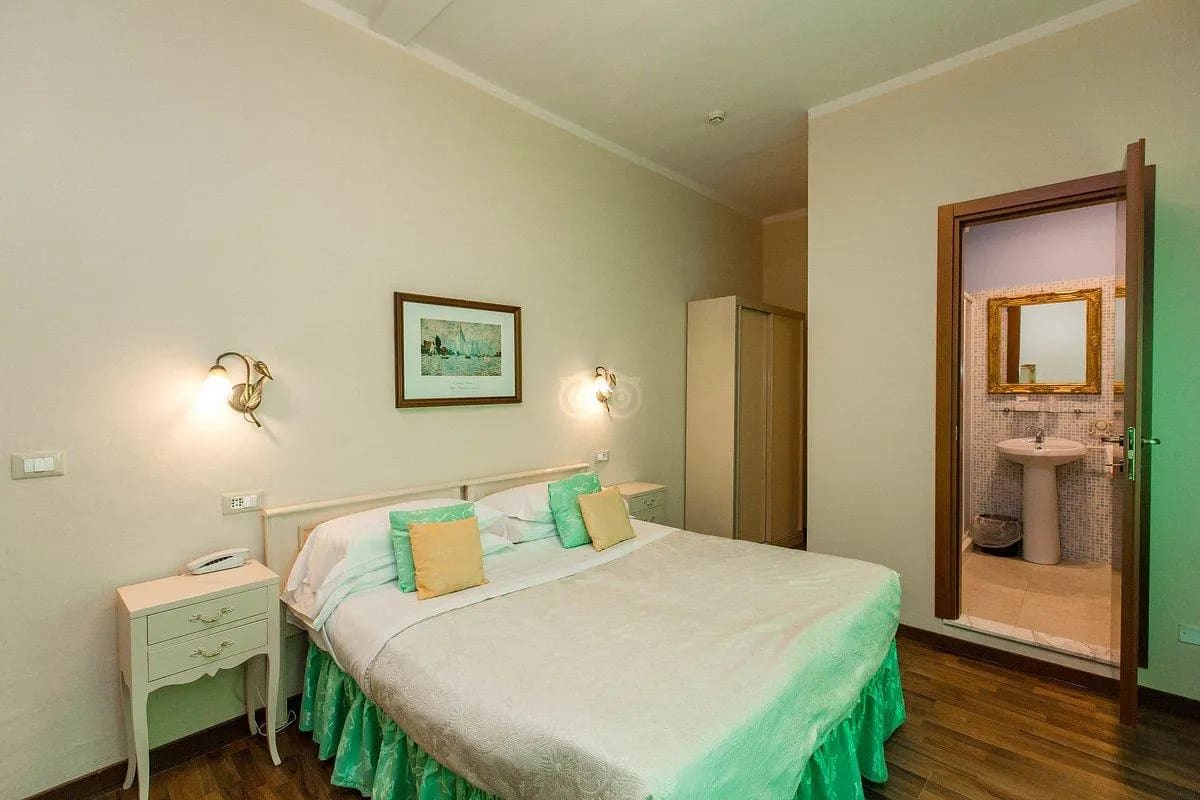 Room in Guest Room - Fly in Viareggio Beach in Front of the Famous Promenade With Shops and Establishments