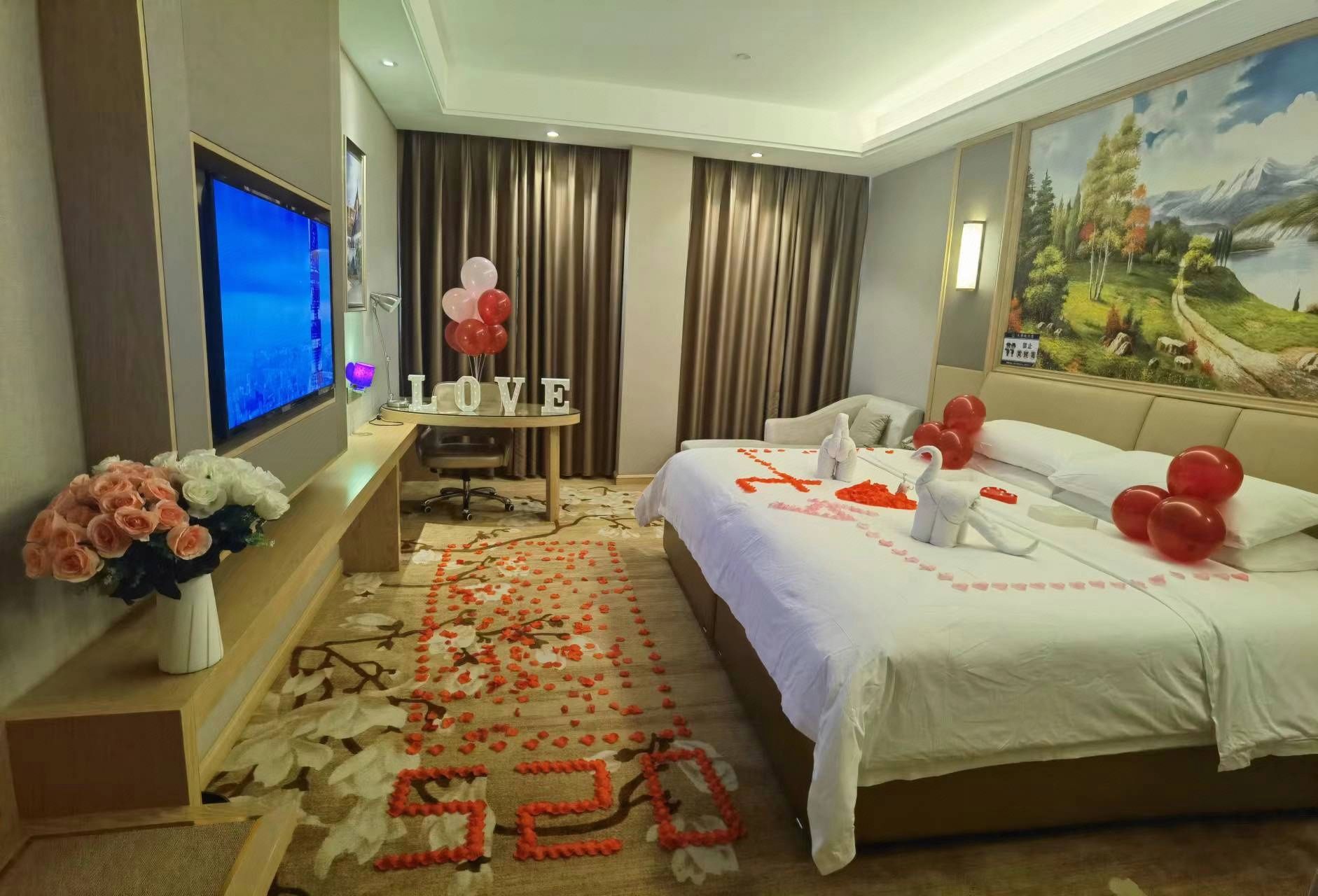 Photos of Vienna Hotel  (Guangzhou Baiyun Qinghu Jinbo Plaza Store) · Stays