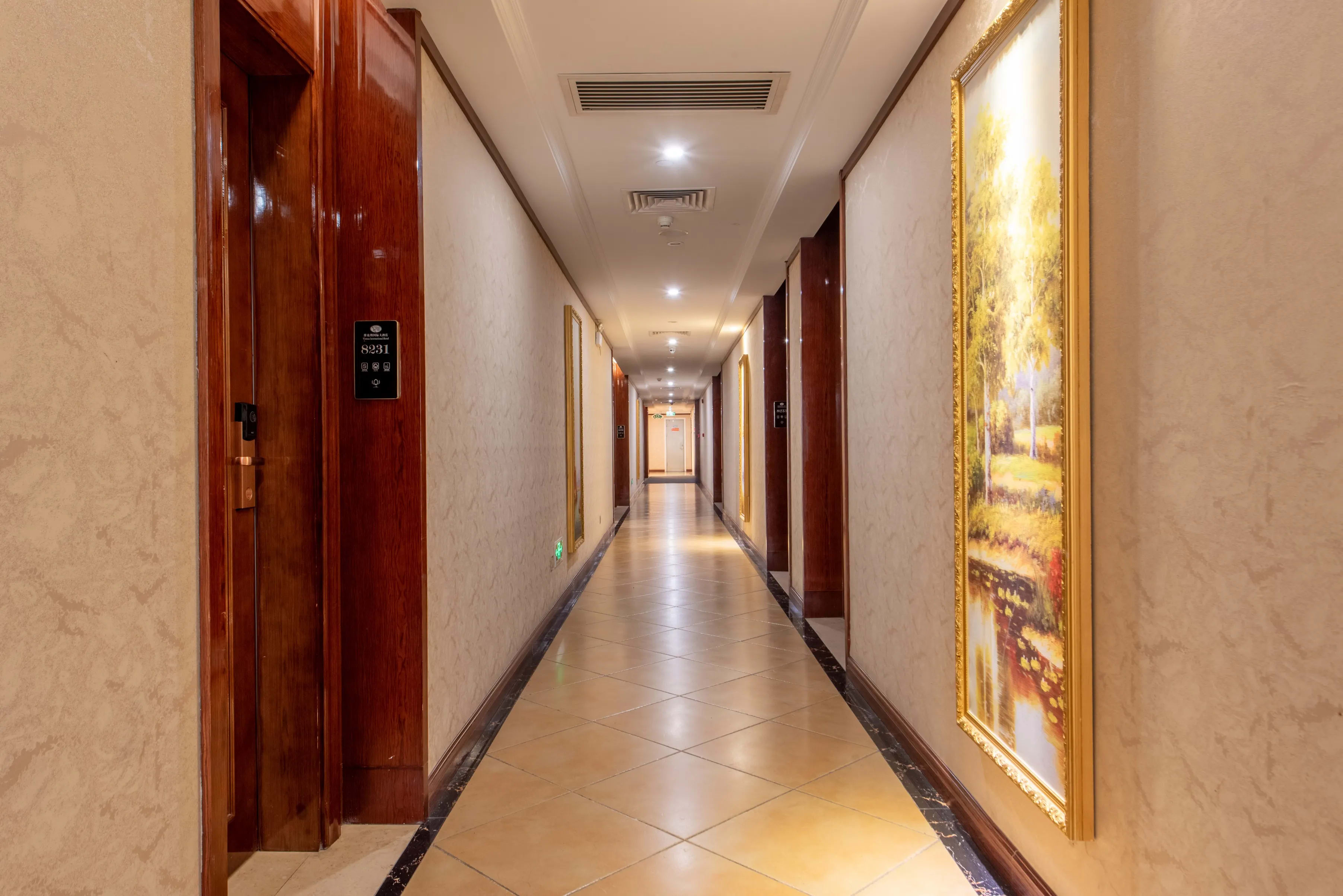 Photos of Vienna Hotel (Guangzhou Baiyun University Jinyuan Plaza) · Stays