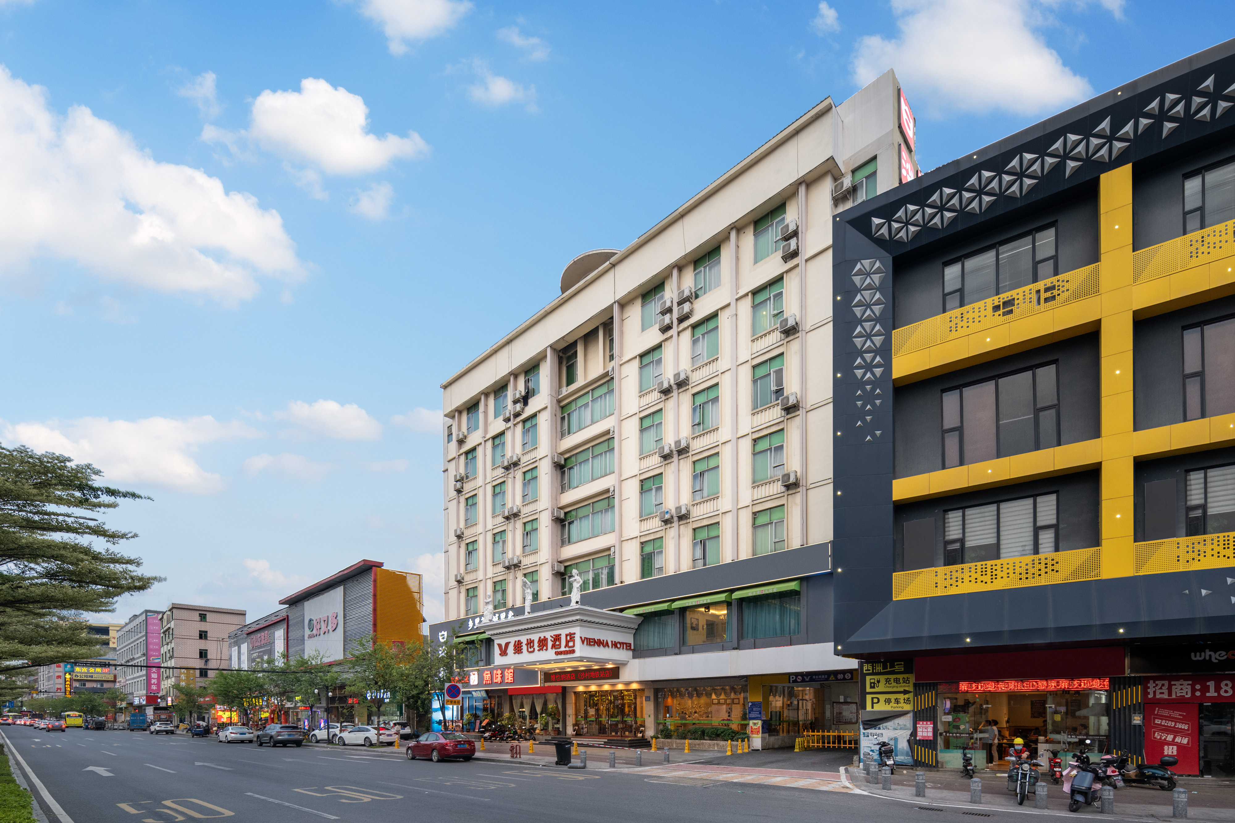 Photos of Vienna Hotel (Guangzhou Xintang Shacun Metro Station) · Stays