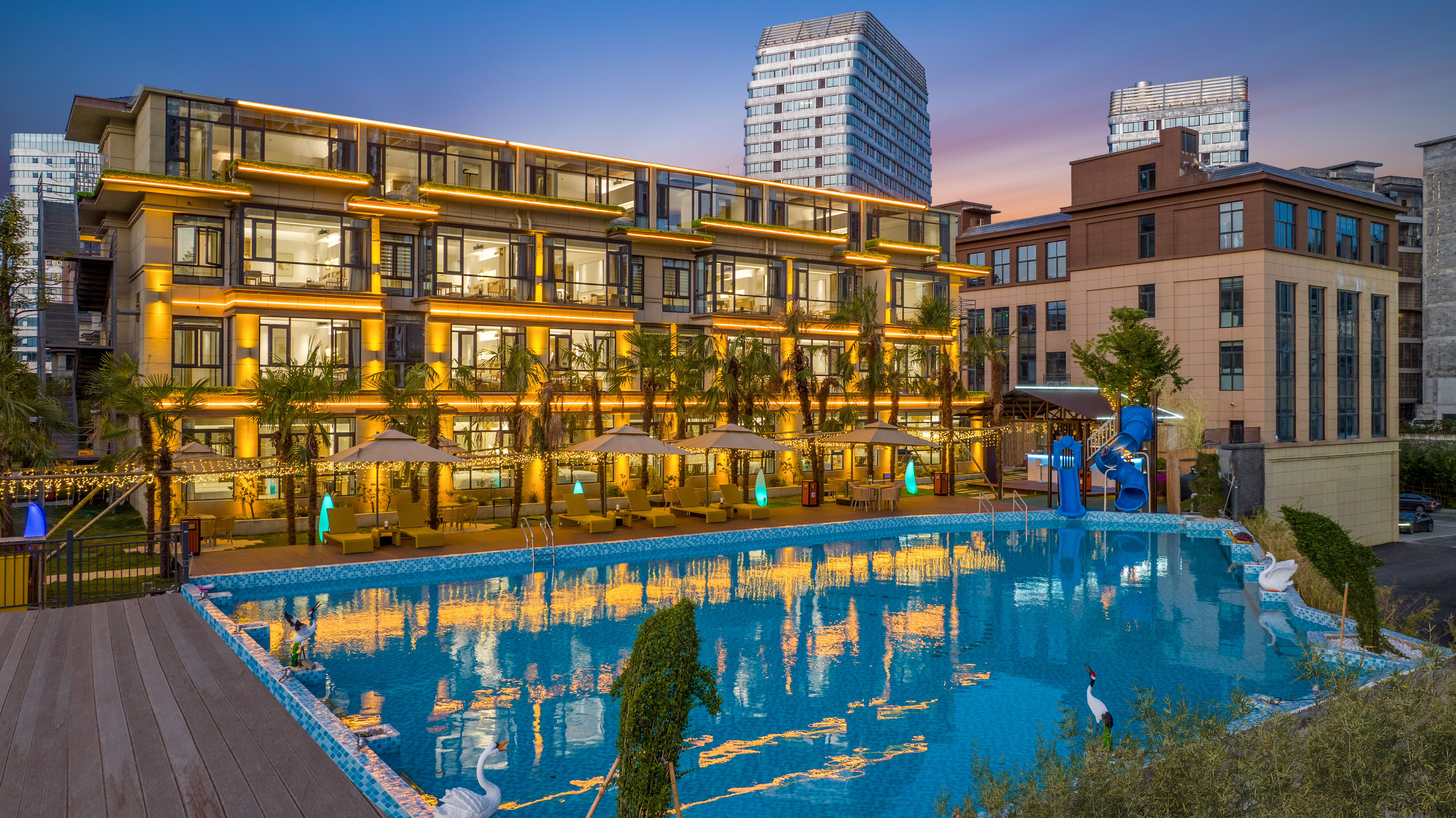 Fenghuang Lanyue Holiday Homestay