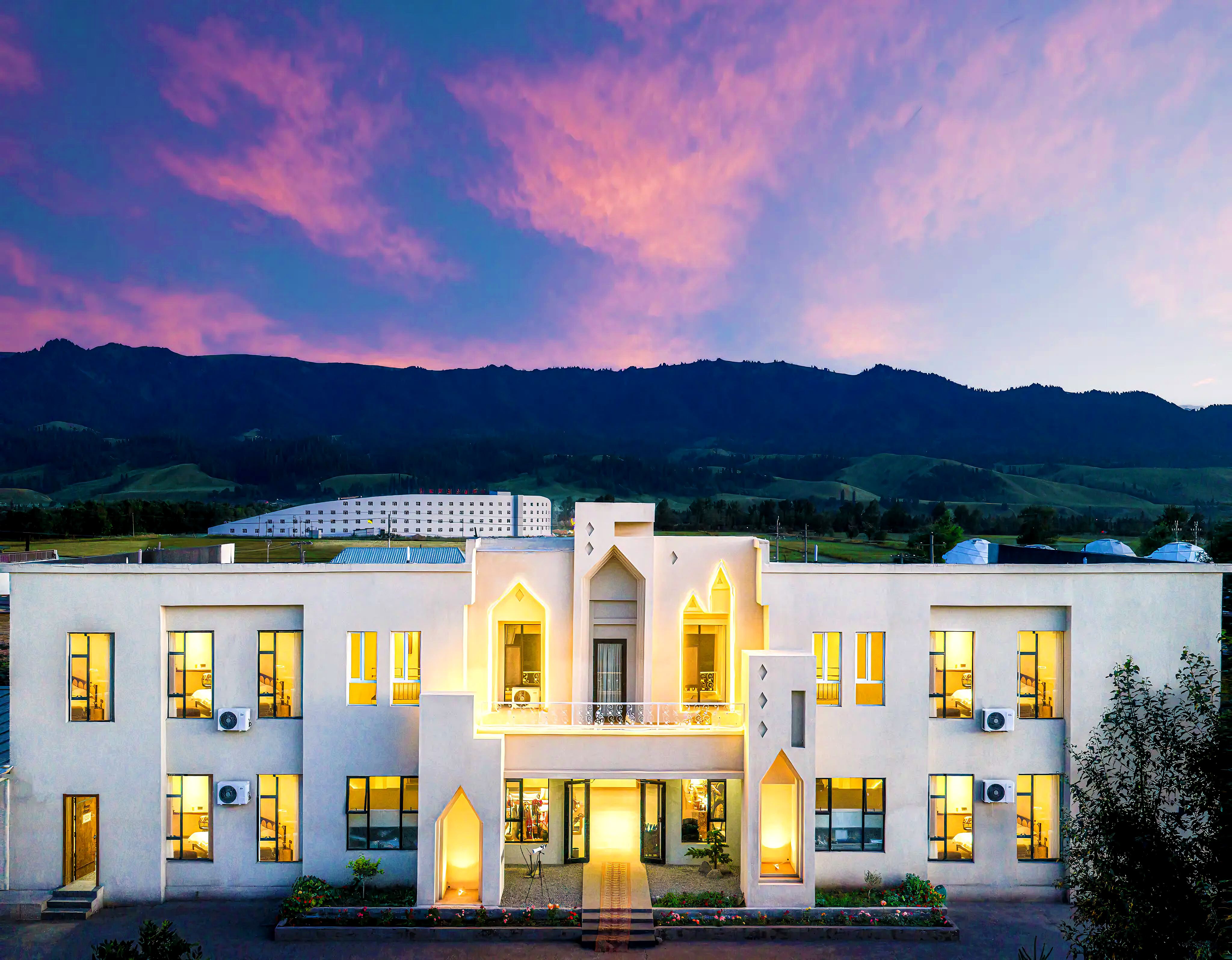 Shiliuchuang Vacation Apartment (Nalati Grassland)