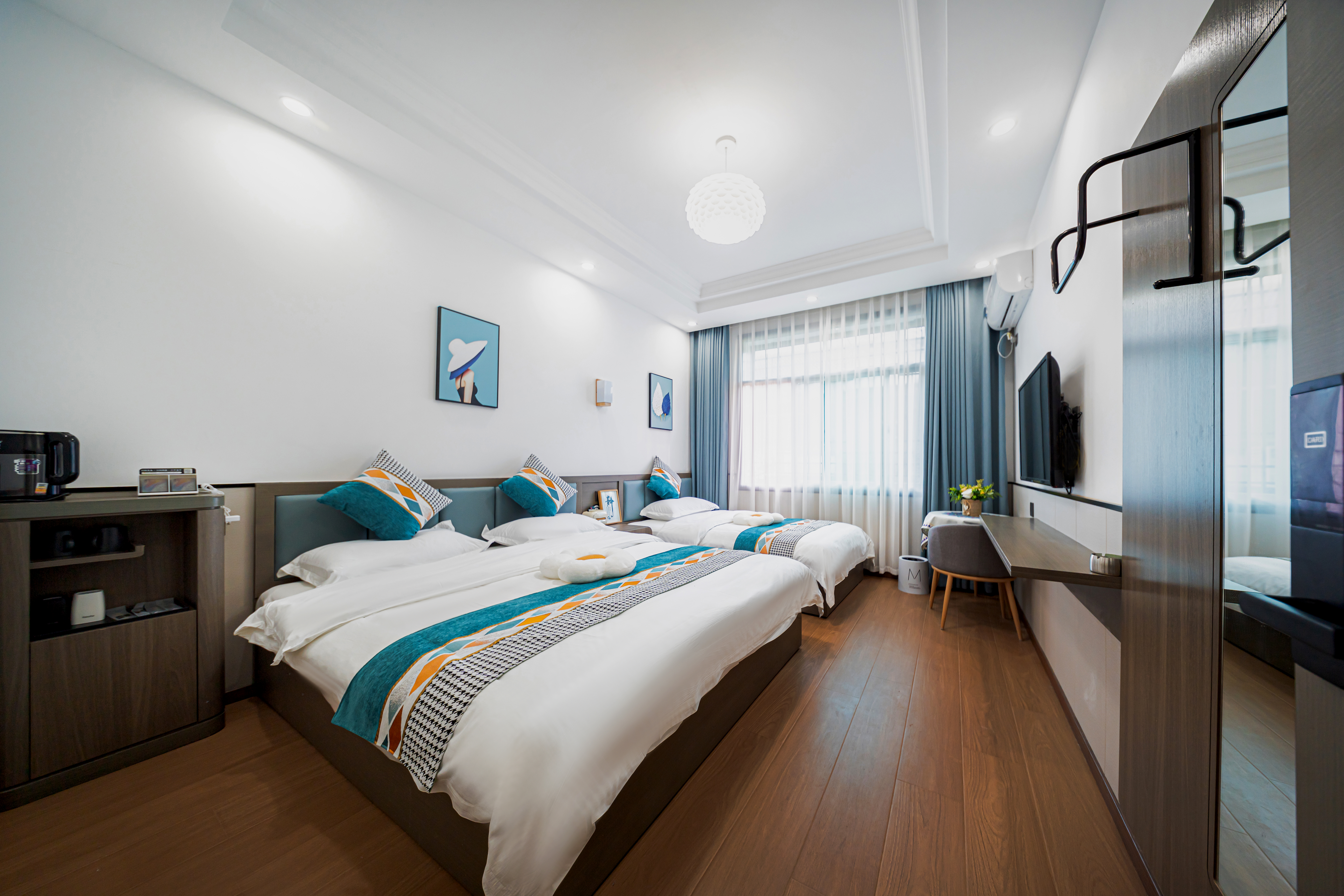 Jing Jing Deng ni Qing She Min Su (Zhangjiajie Tianmenshan National Forest Park Cableway Branch)