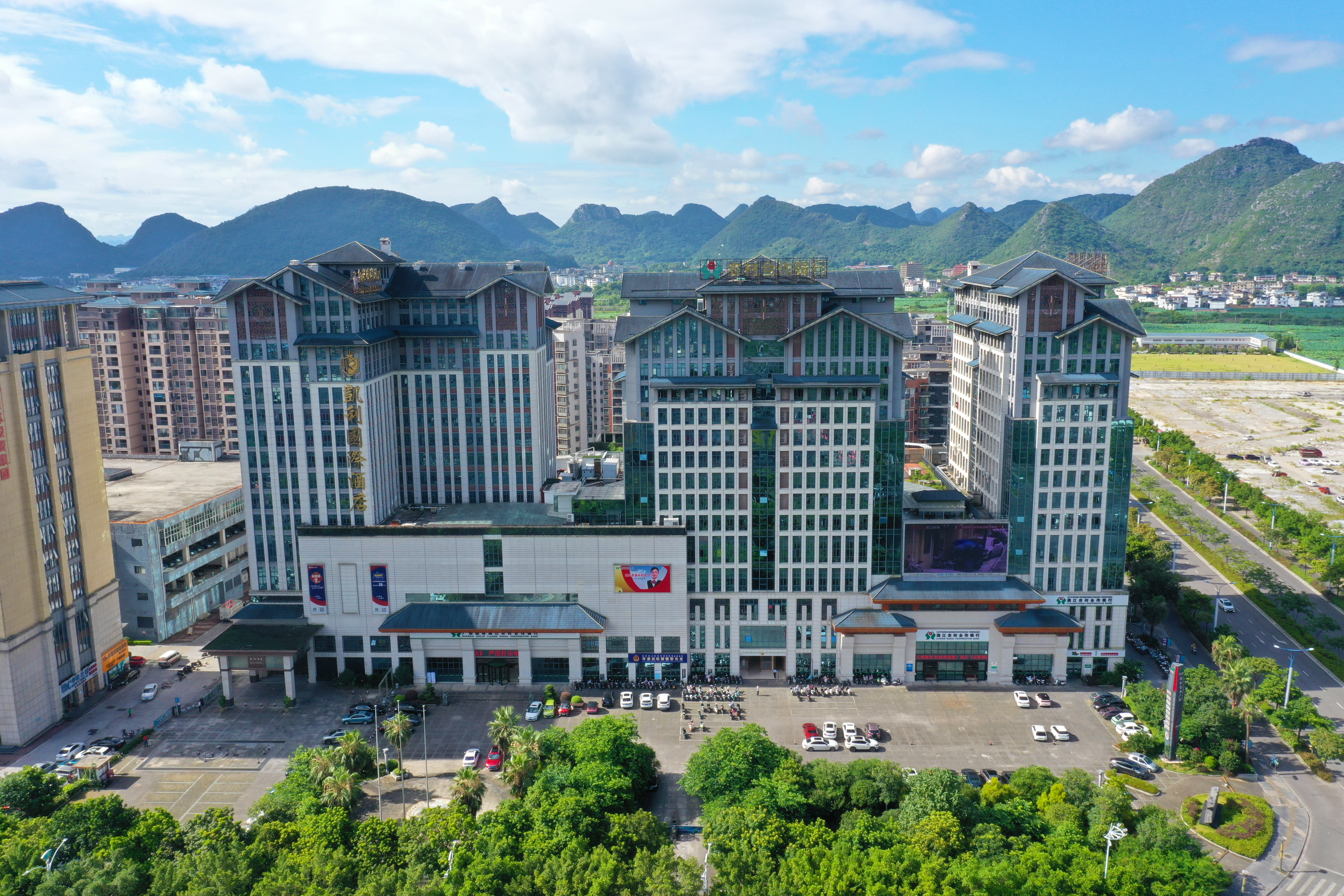 Kelly International Hotel (MixC Branch at Guilin Railway Station)