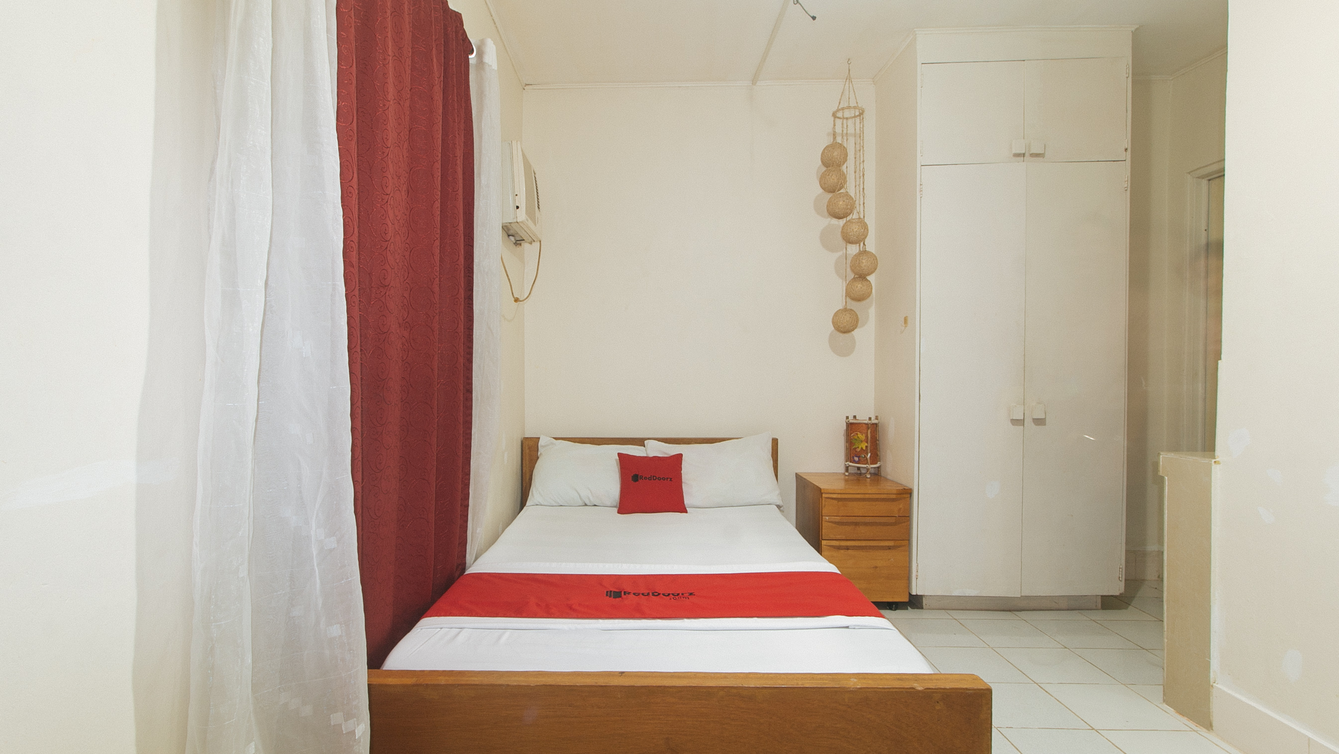 RedDoorz @ the V'Jour Hotel Angeles