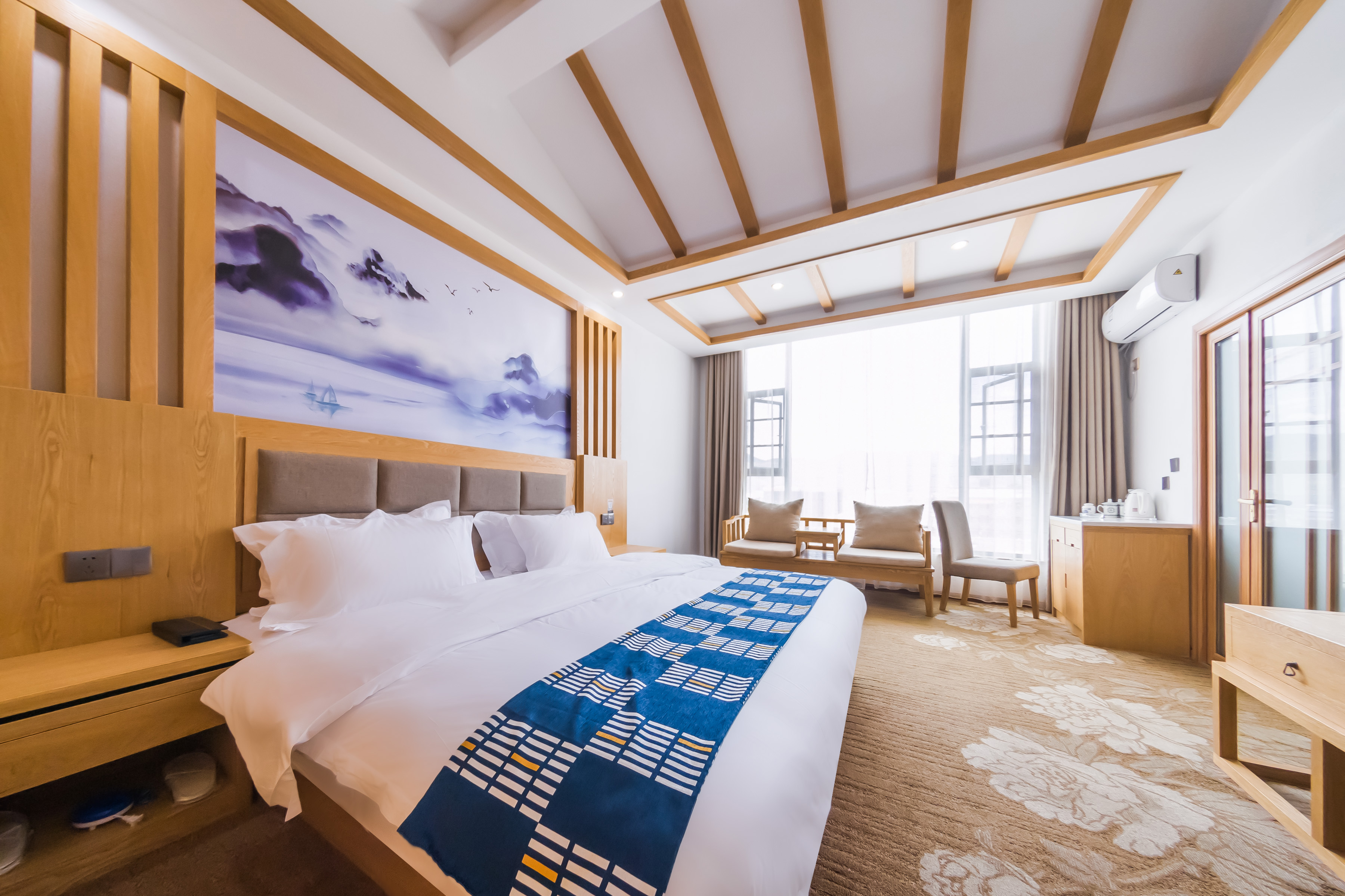 Linglong Yage Holiday Hotel (Lijiang Sanyi International Airport)