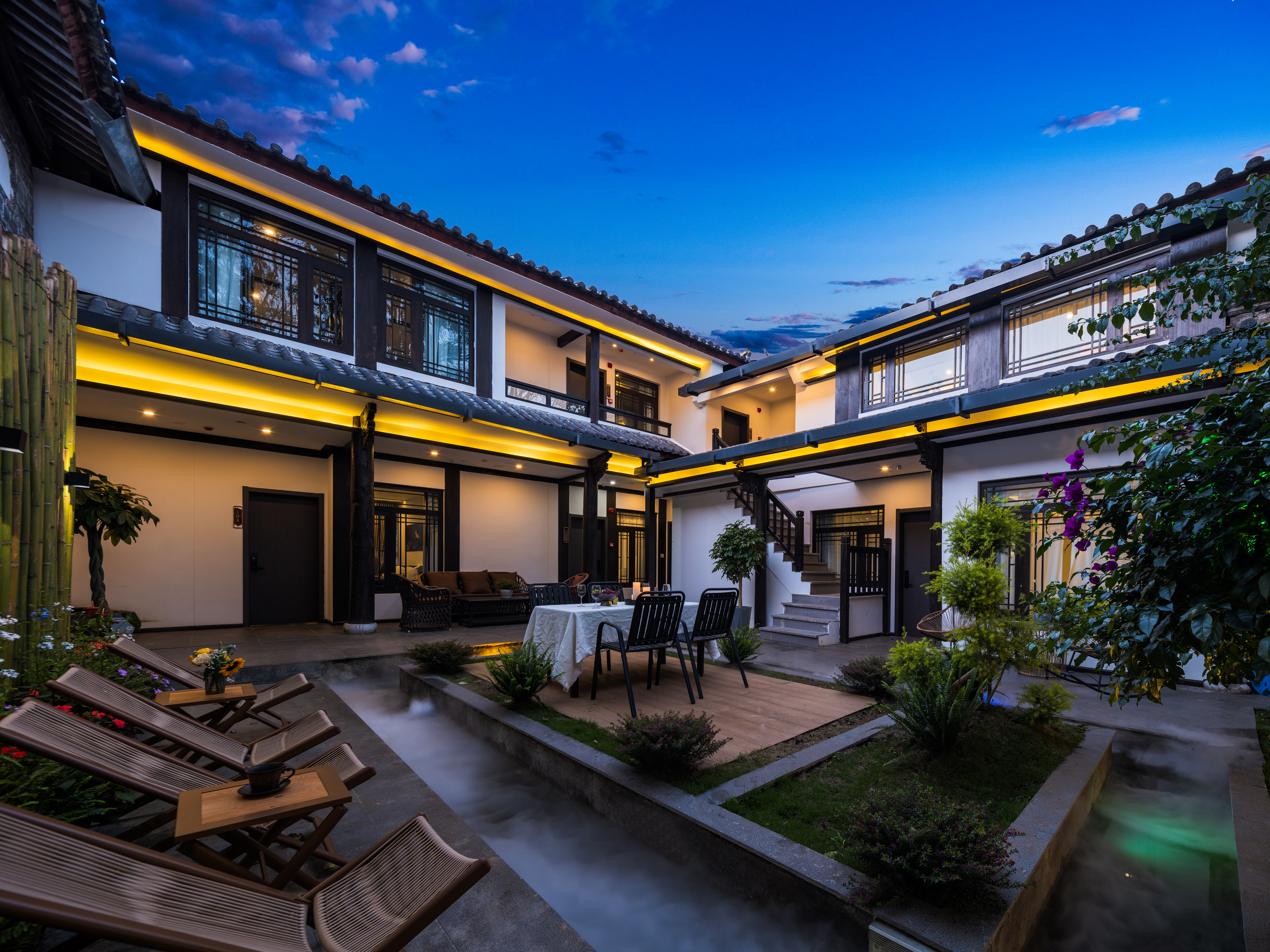 Lijiang Dayanli Jianshan Designer Homestay (Mufu Branch)