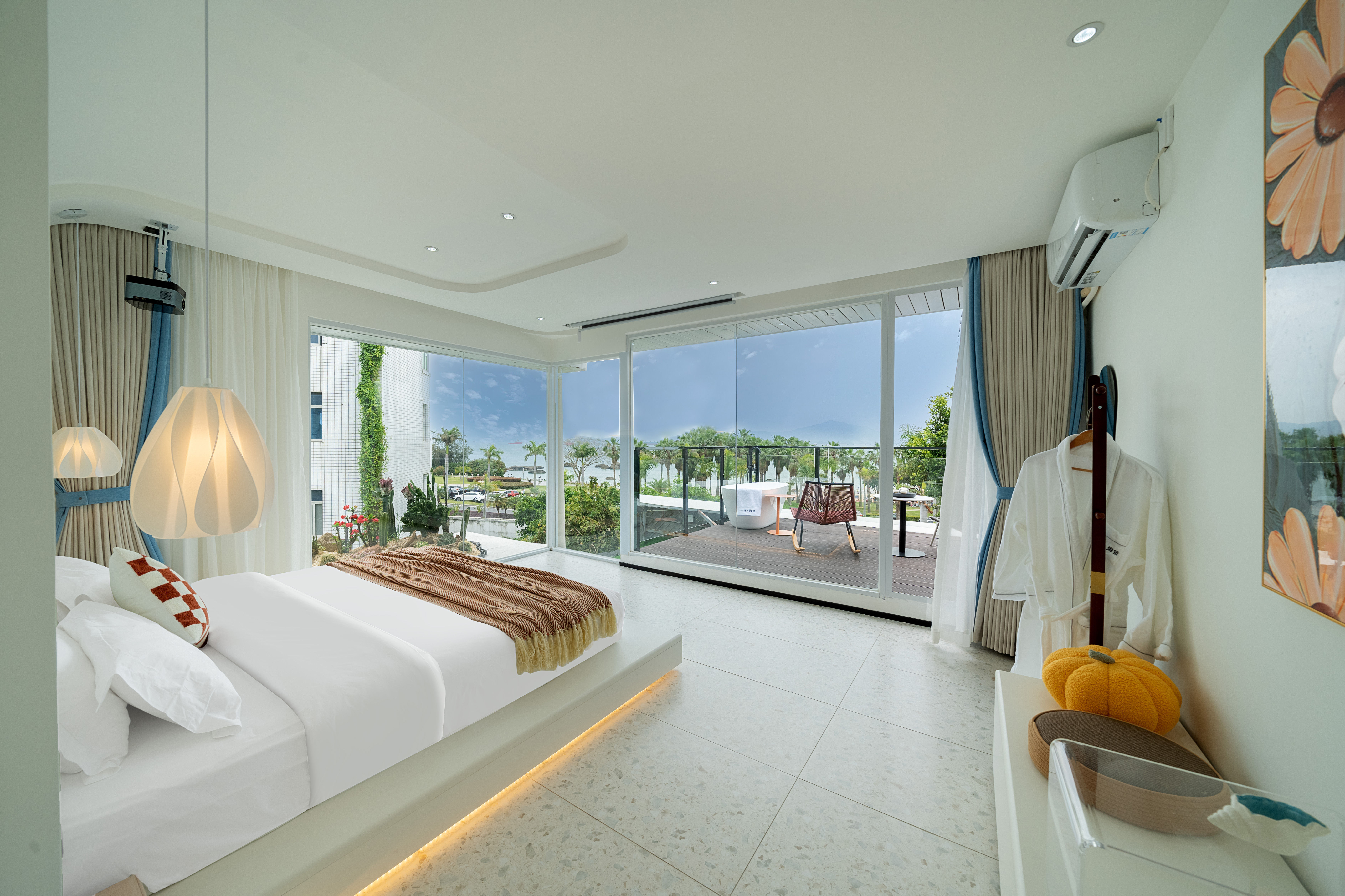 Yige Seaview Parent-child Hotel (Xiada Baicheng Branch, Huandao Road)