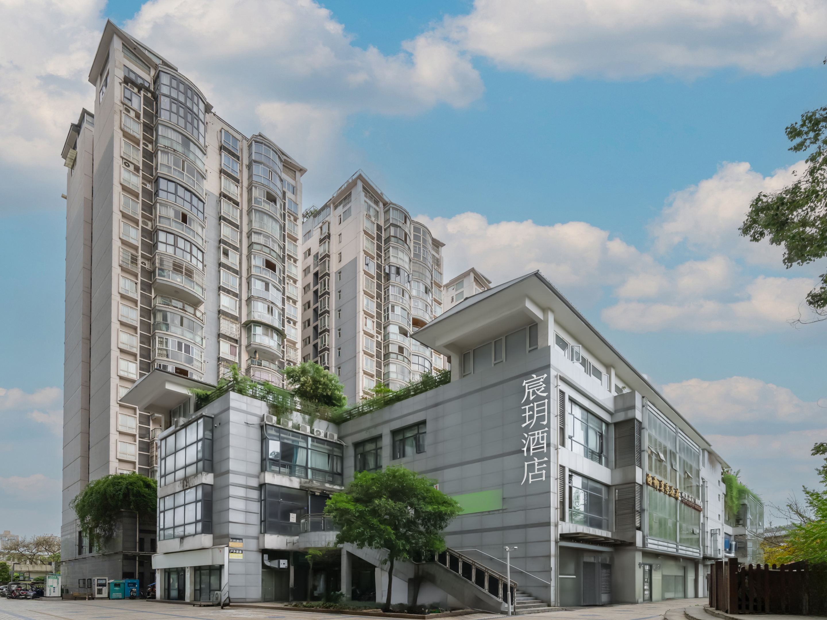 Chenyue Hotel (Chengdu Chadianzi Subway Station)