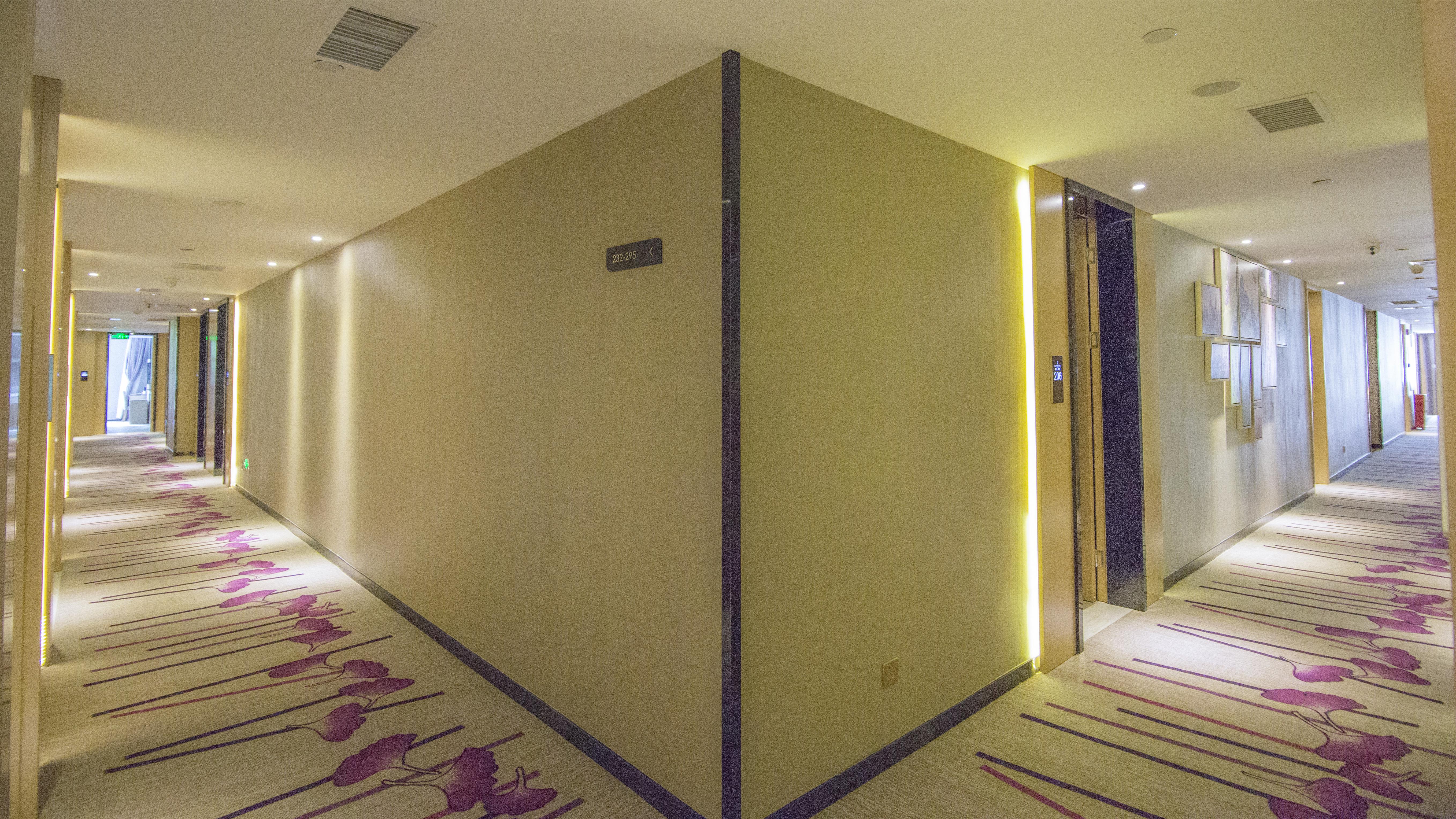 Photos of Lavande Hotel (Guangzhou PARC Central Tiyu West Road Metro Station) · Stays