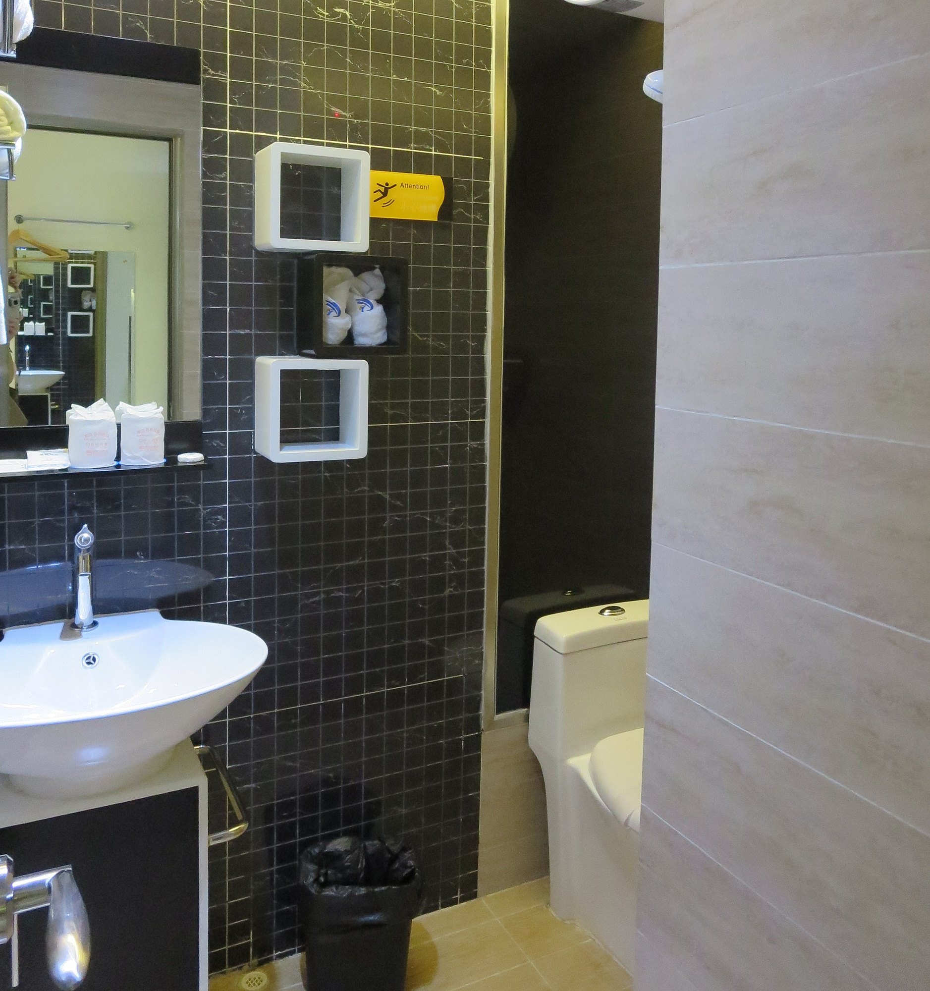 Photos of Hailian Hotel · Stays