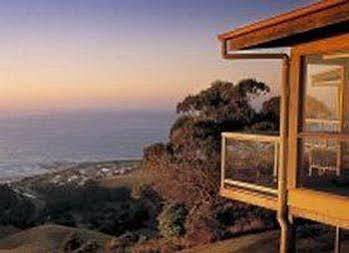 Chris'S Beacon Point Restaurant And Villas