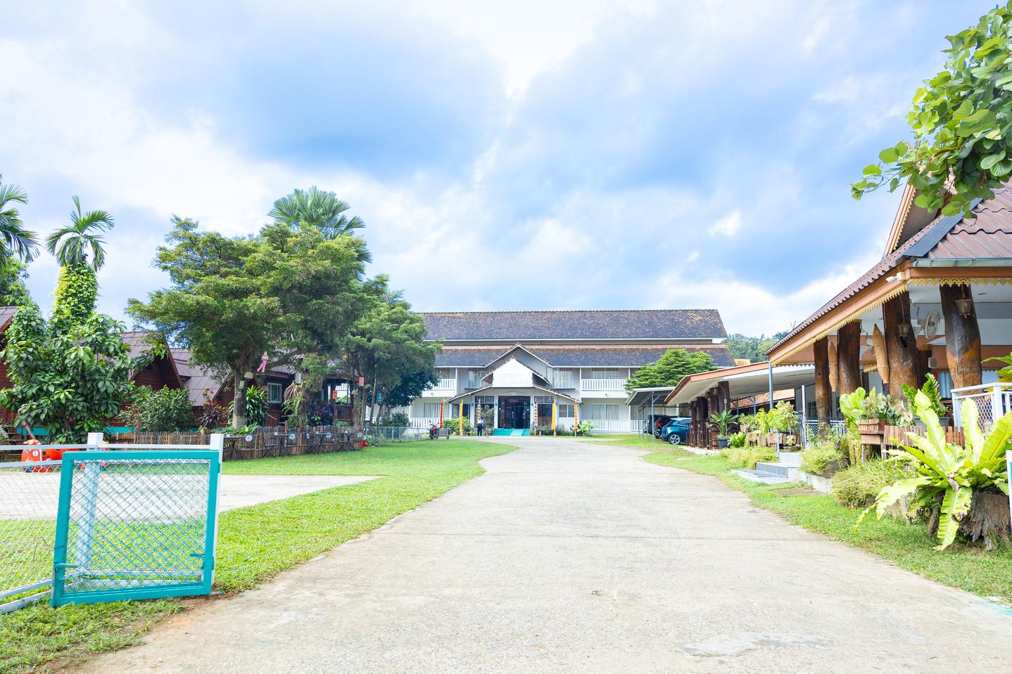 RoomQuest Golden Triangle Premium Collection