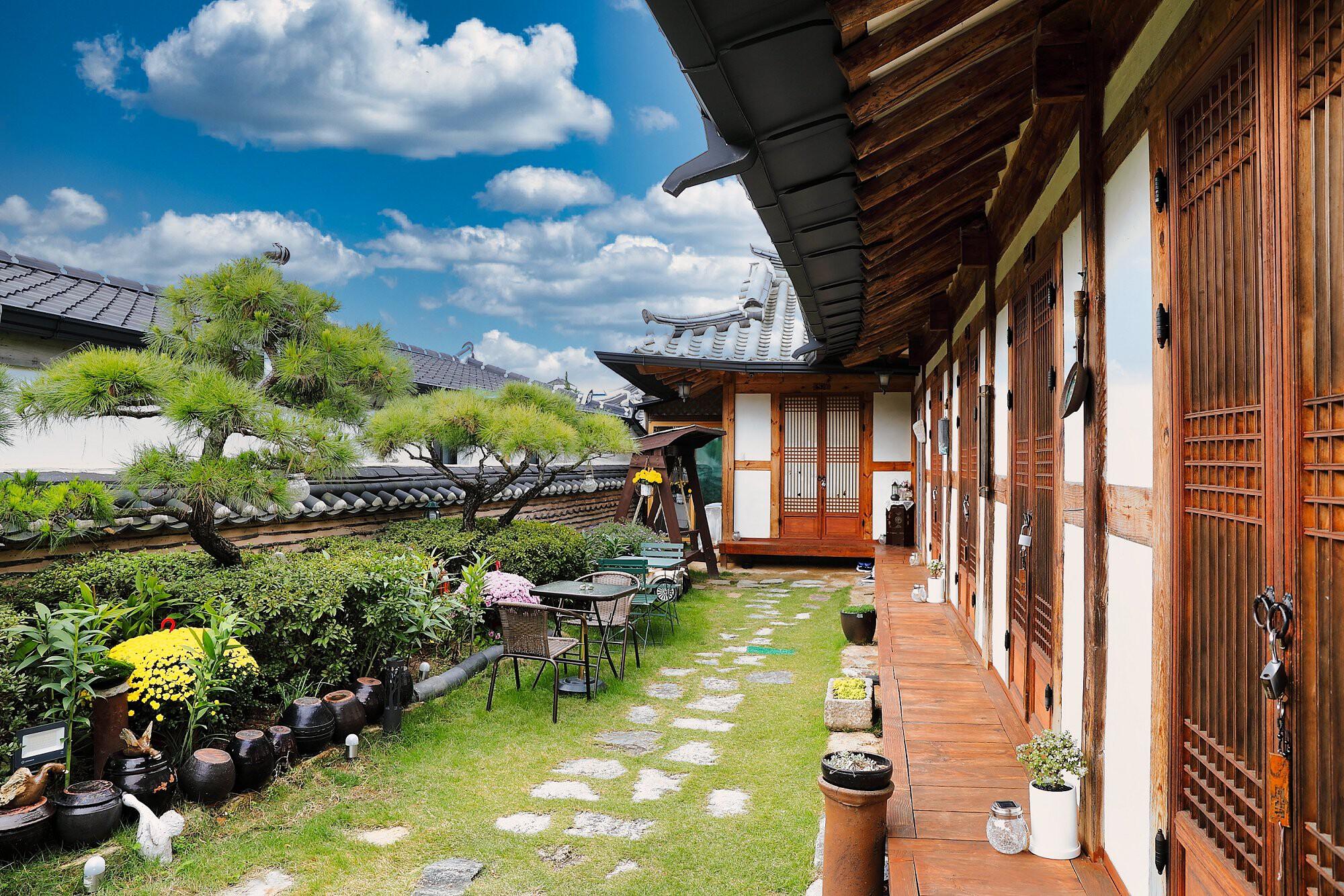 Jeonju Hanok Maeul Yeonwoodang Hanok in Jeollabukdo 2023 Updated