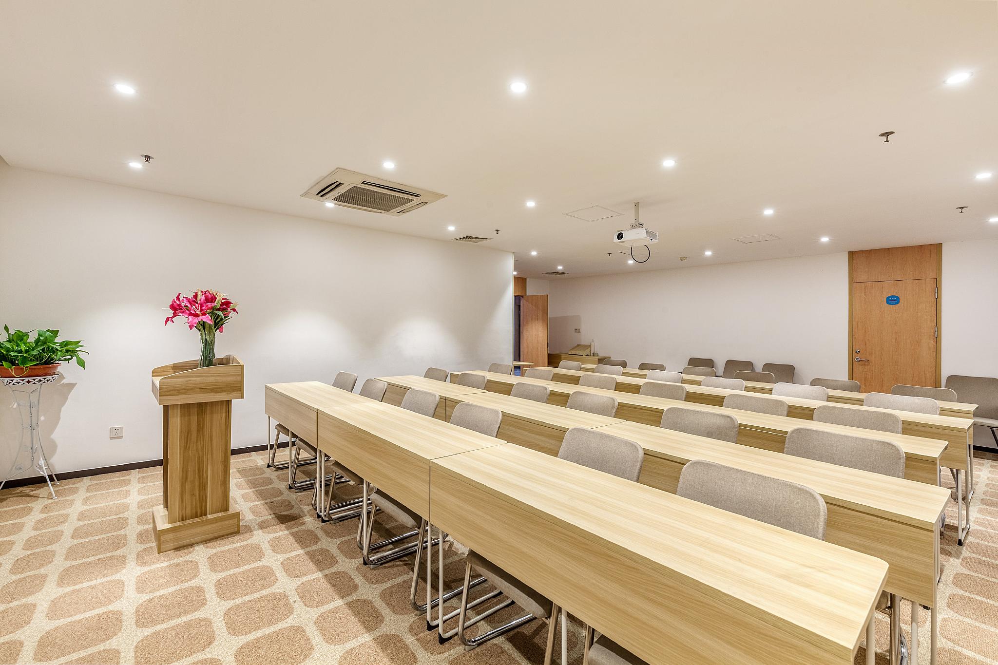 Hanting Hotel Guangzhou Fanyu Bridge Walking Street · Hotel setting