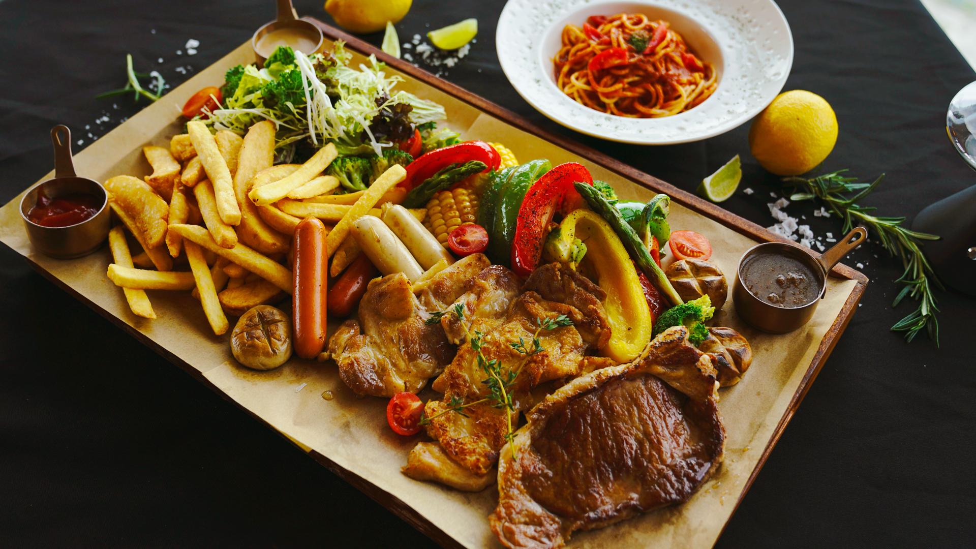 Radisson Red Guangzhou South Railway Station- Free VPN network · Dining spaces
