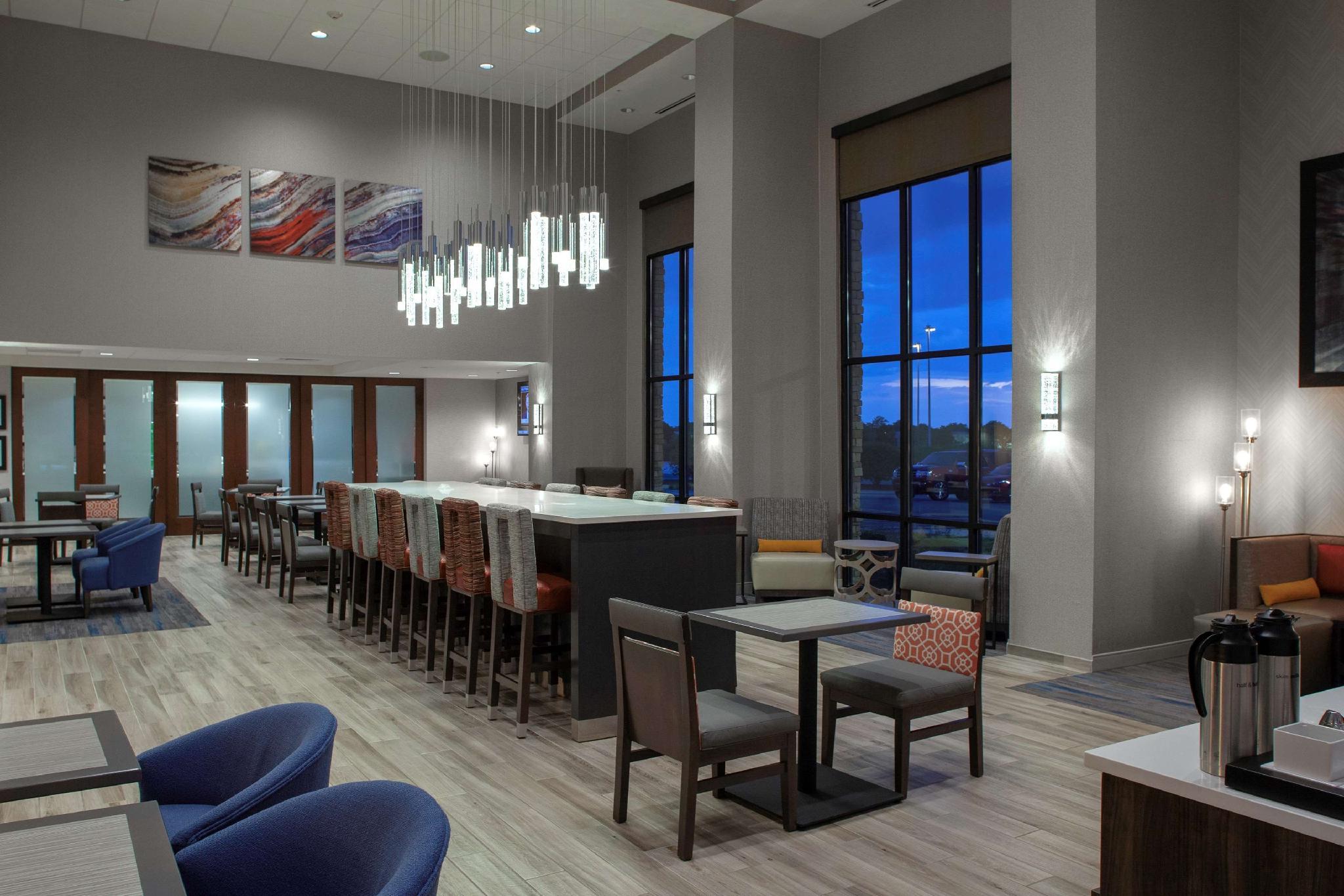 Hampton Inn & Suites Chicago-Burr Ridge in | 2024 Updated prices, deals ...