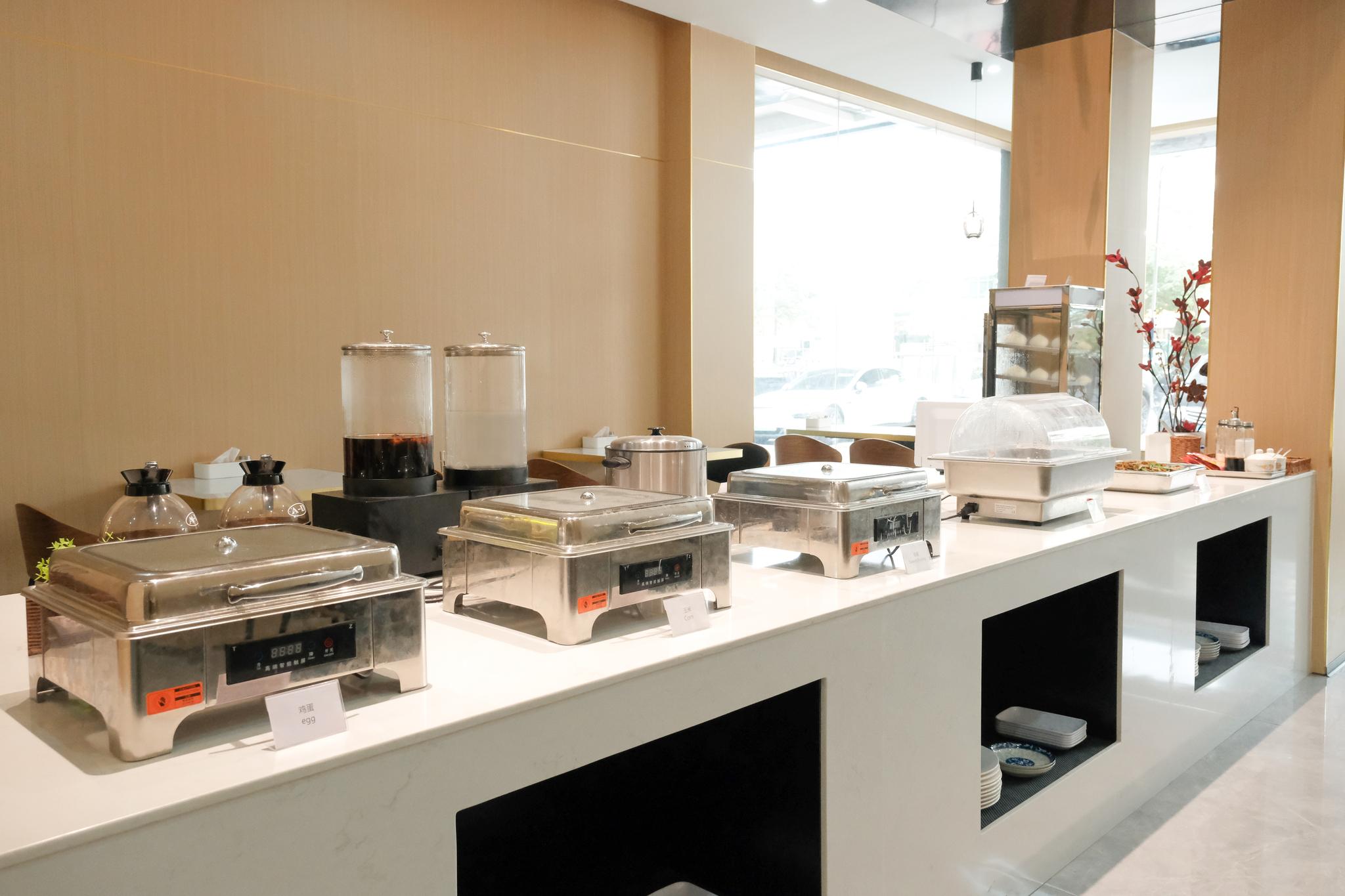 Huahang Hotel-Free Airport Transfer · Dining spaces