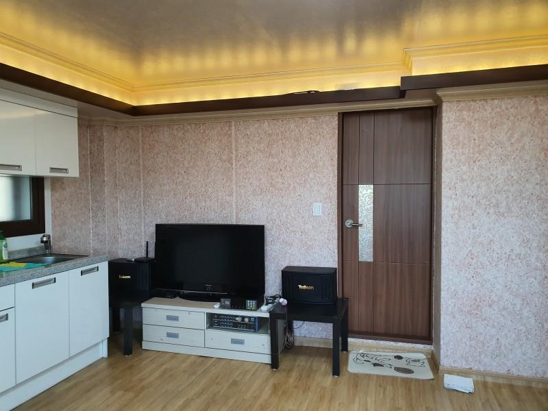 Healing red clay house in Daebu Island