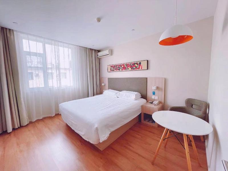 Hanting Hotel Dunhua Railway Station