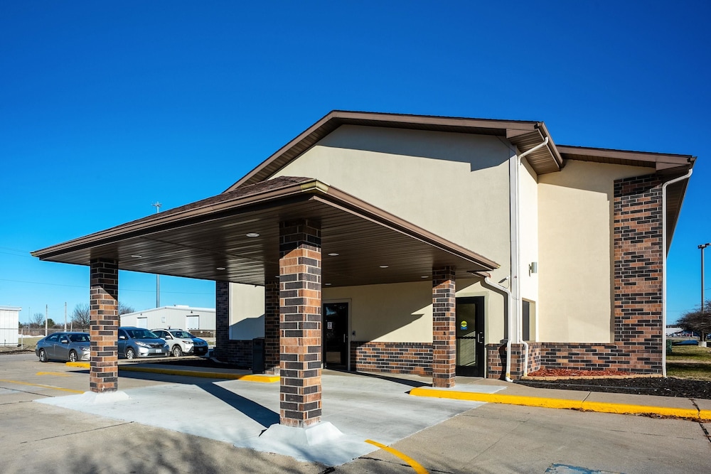 Quality Inn Galesburg near US Highway 34 and I-74 in | 2024 Updated ...