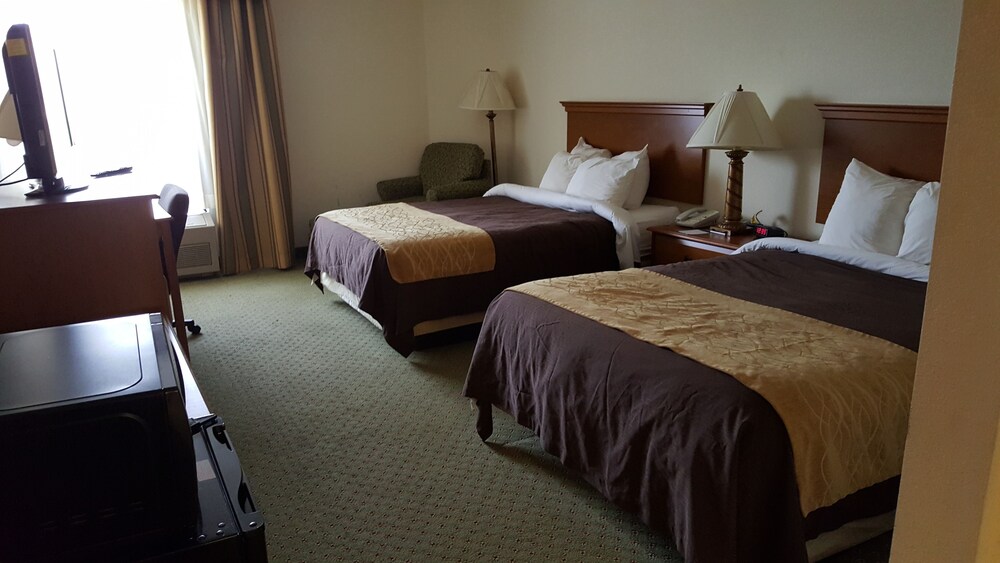 Quality Inn & Suites Near Amish Country