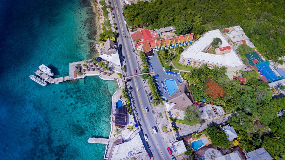 Casa del Mar Cozumel Hotel & Dive Resort with Beach Club access included