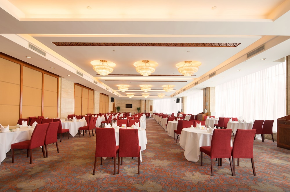 Ramada by Wyndham Pearl Guangzhou · Dining spaces