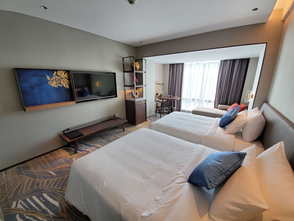 Dong Fang Hotel Guangzhou · Guest room