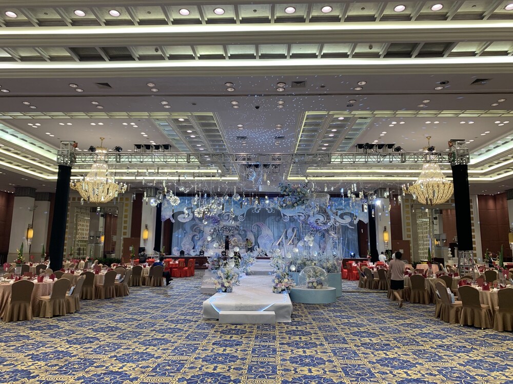 Dong Fang Hotel Guangzhou · Dining spaces