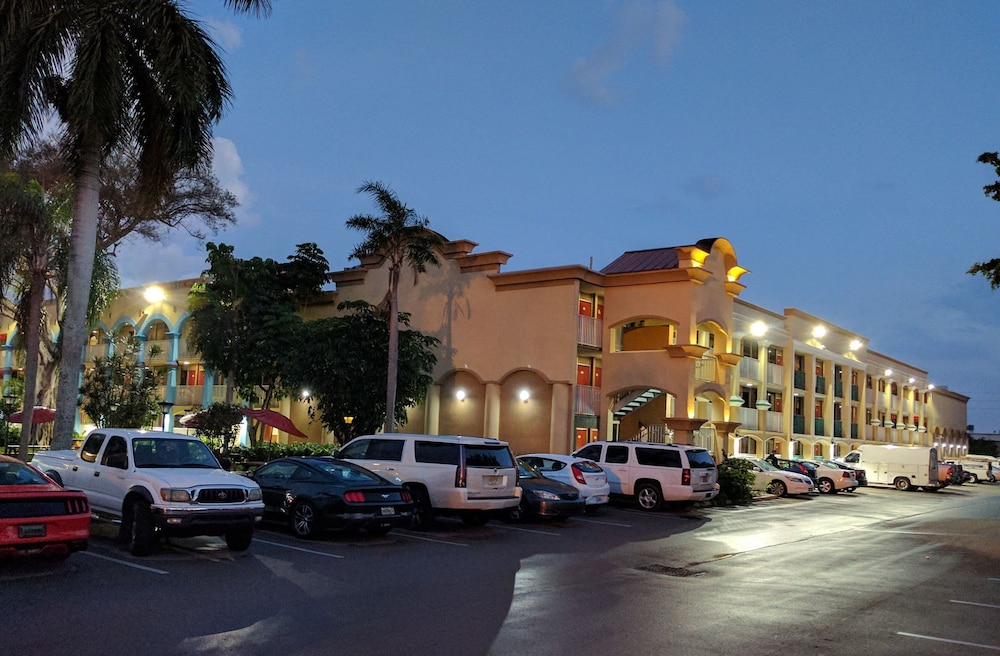 Red Carpet Inn Airport and Cruise Port Hotel Fort Lauderdale