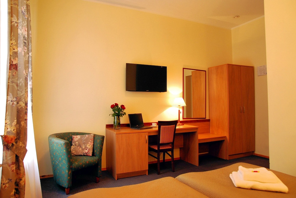 City Gate Hotel