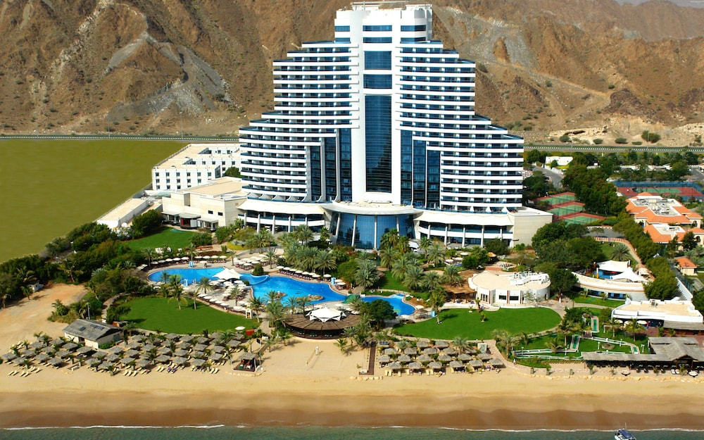 Le Meridien Al Aqah Beach Resort