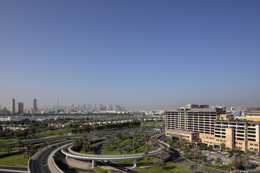 Pullman Dubai Creek City Centre Residences