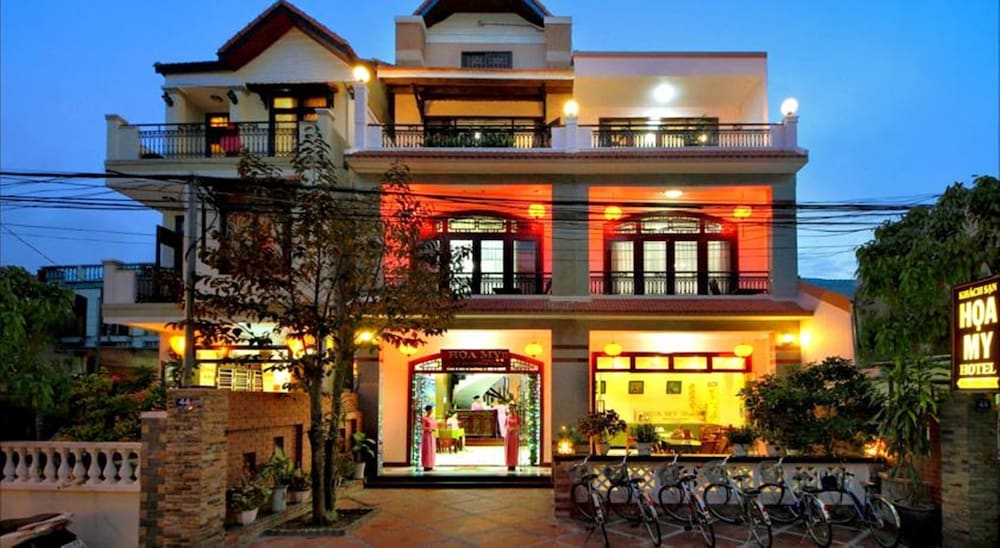 Hoa My II Hotel sở hữu vị trí thuận tiện trên đường Trần Cao Vân, giúp du khách dễ dàng đi bộ khám phá phố cổ và tận hưởng nhịp sống đặc trưng của Hội An.