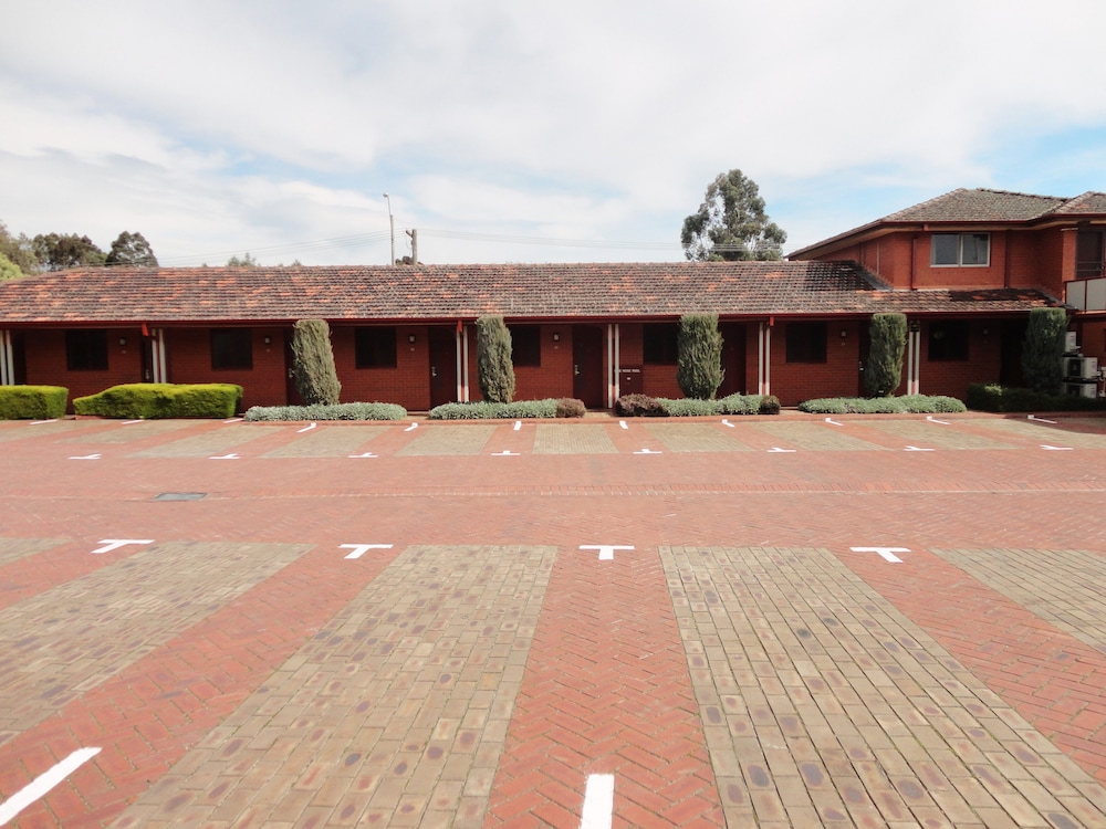 Sovereign Park Motor Inn