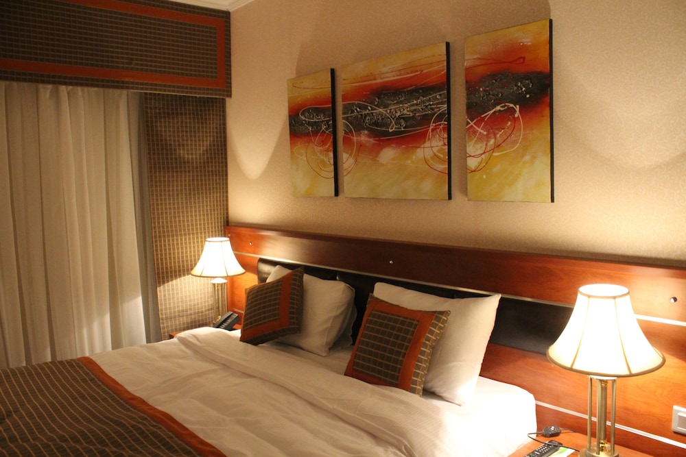 GOLDEN TULIP AL SHAKREEN