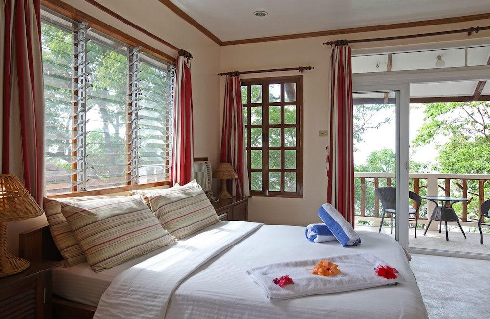 El Galleon Beach Resort Asia Divers