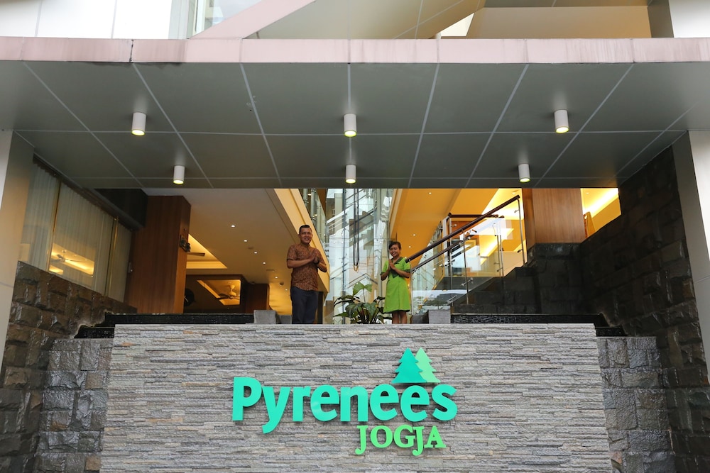 Hotel Pyrenees Jogja