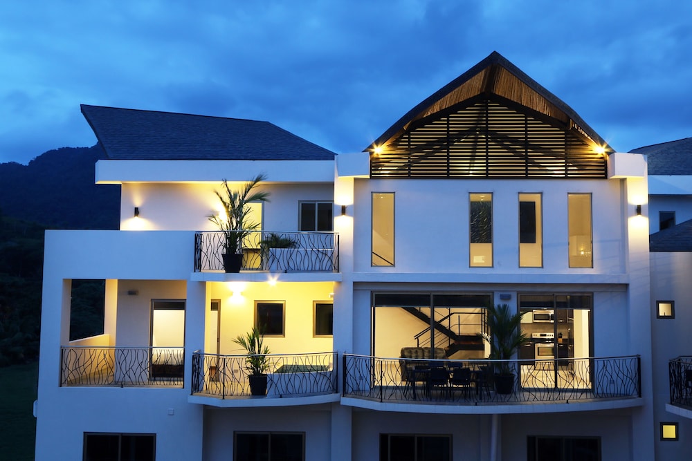 Luxury Sky Penthouses 3-6BR Condo-Hotel at Oceano Jaco in Provincia