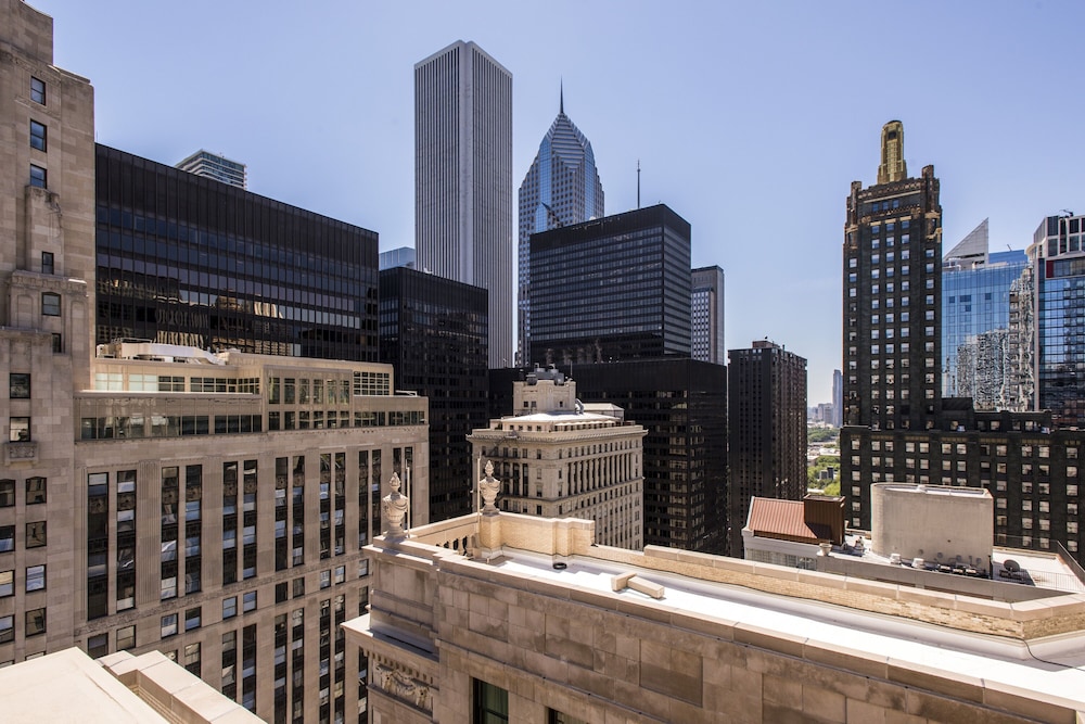 LondonHouse Chicago, Curio Collection by Hilton