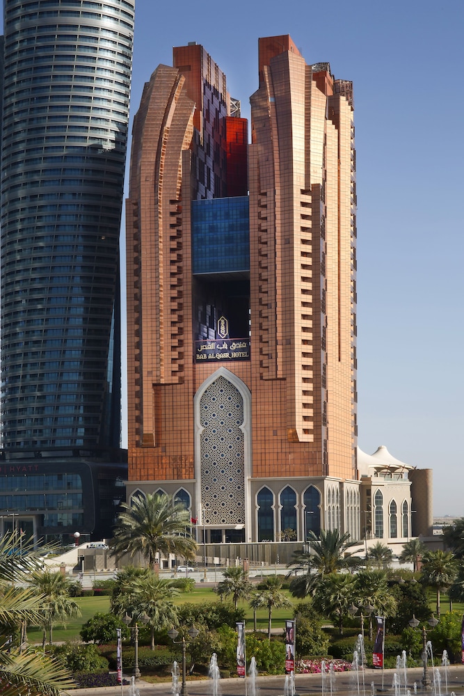 Bab Al Qasr Hotel