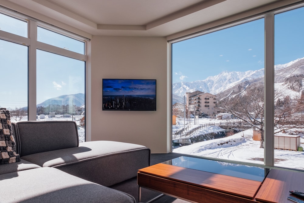 Bluebird Apartments by The Hakuba Collection in Kitaadumi County 2024