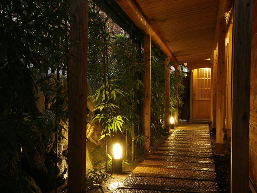 Yufuin Onsen Hotel Poppoan