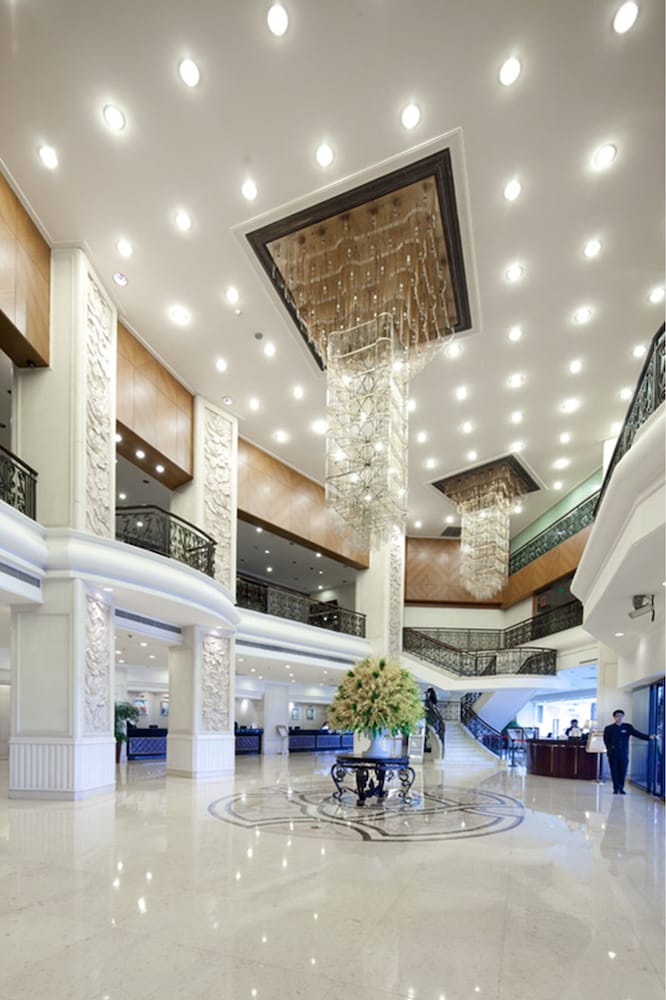 Rosedale Hotel and Suites Guangzhou · Hotel setting