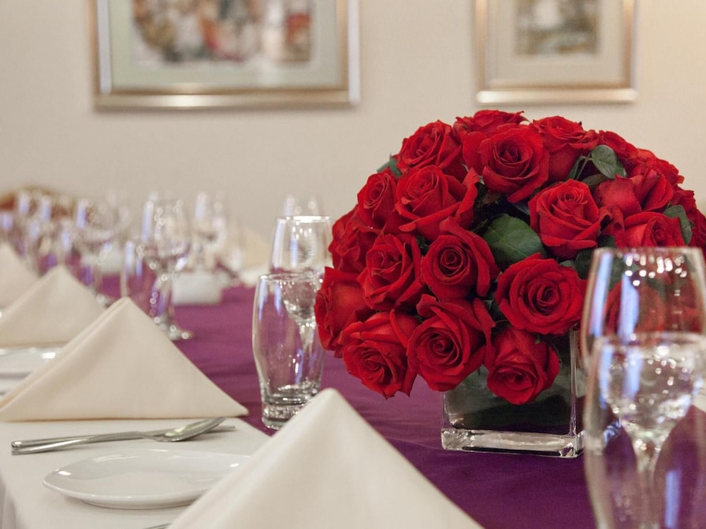 Rosedale Hotel and Suites Guangzhou · Dining spaces