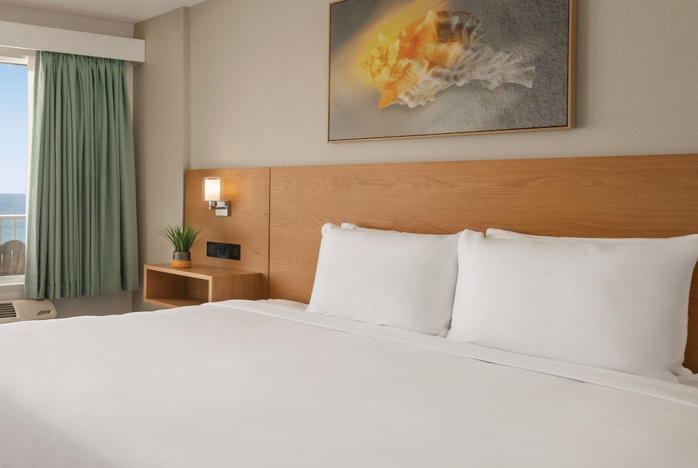 Radisson Beachfront Hotel - Panama City Beach