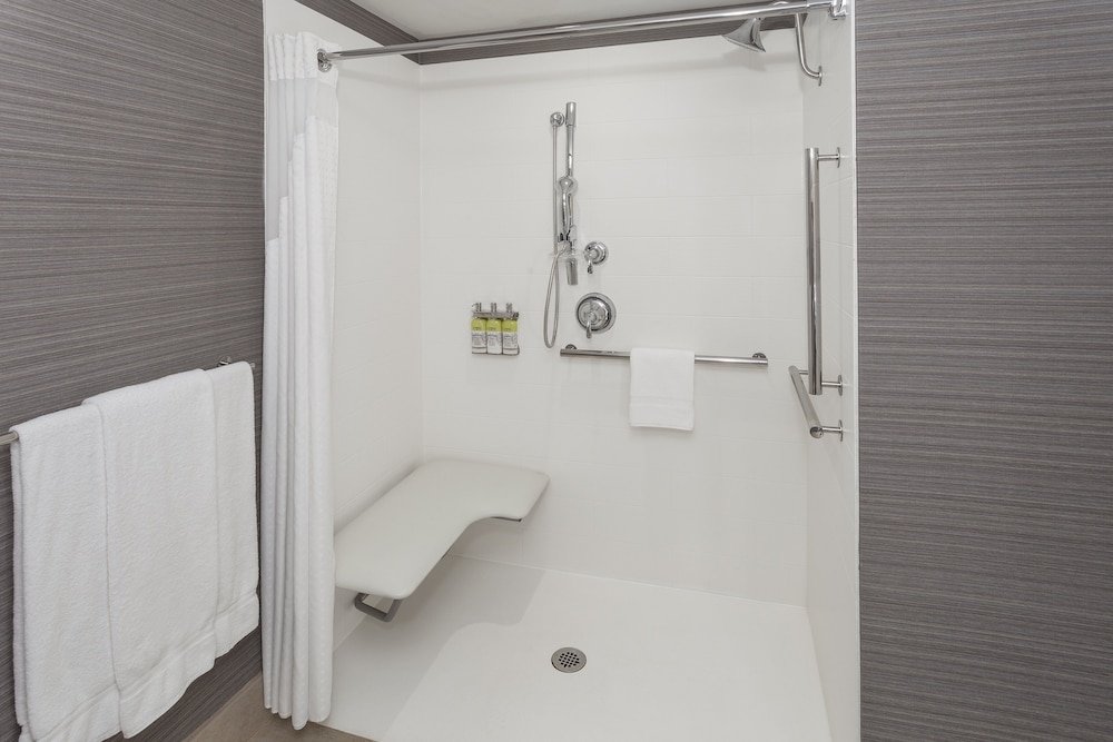 Holiday Inn Express Hotel & Suites Long Island-East End by IHG